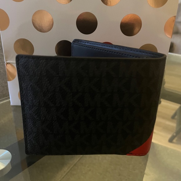 Wallets - Picture 2 of 6